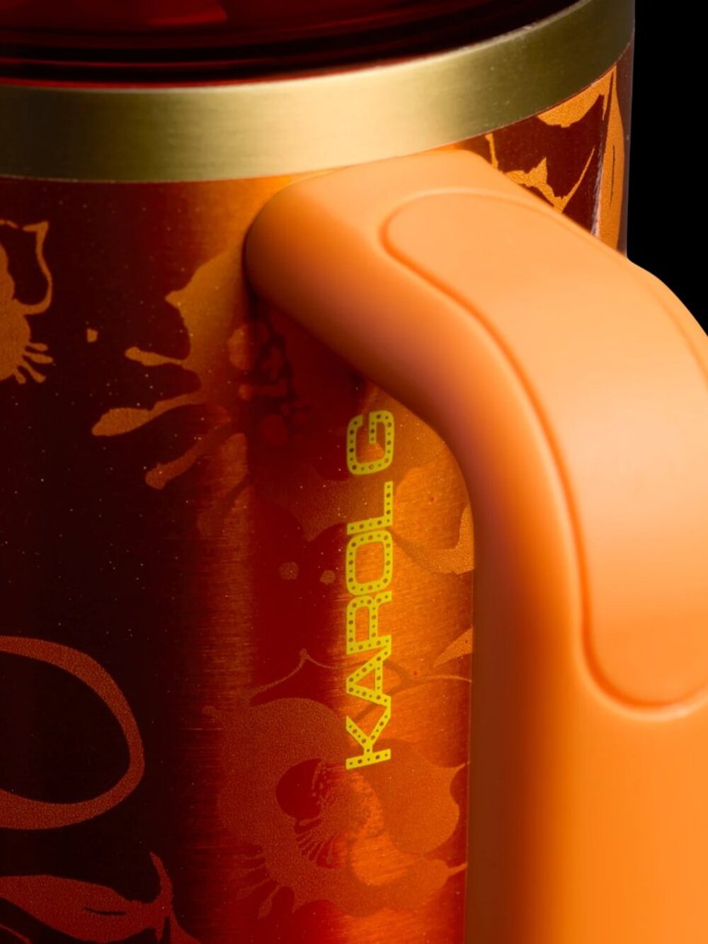 The Stanley 1913 x KAROL G Quencher® H2.0 Flowstate™ Tumbler -Karol G Flor 40 oz - Picture 5 of 7